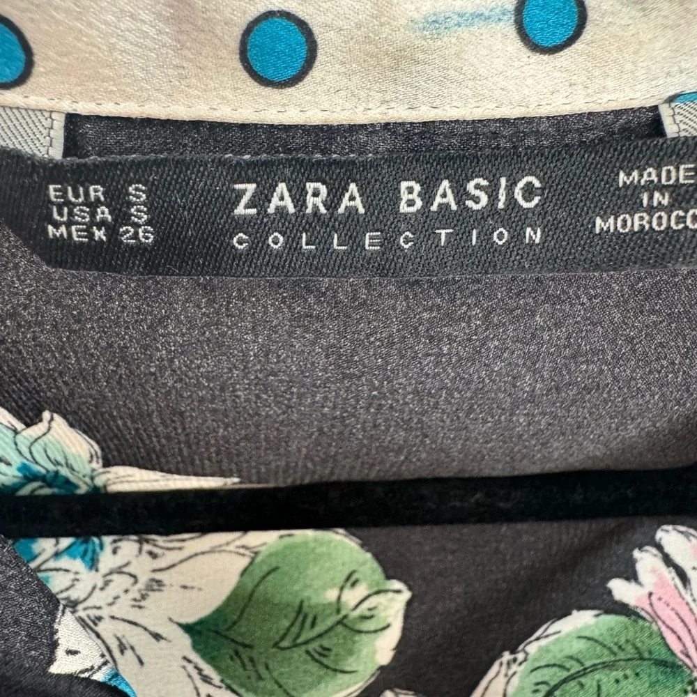 PTP 20”, length 27“. Floral Polka Dot Blouse - Picture 3 of 5